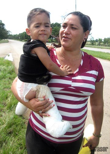 Damián con su mamá