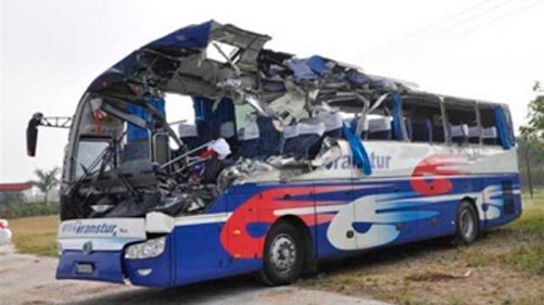 Ómnibus Transtur accidentado en el tramo Ciego de Ávila-Jatibonico