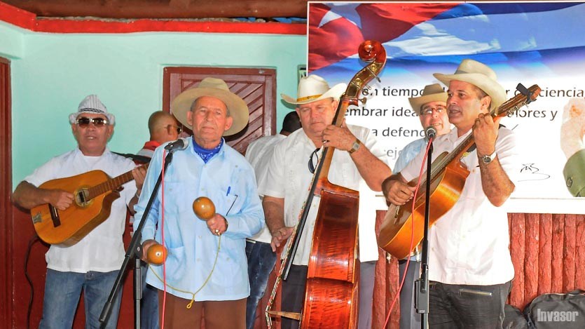 Agrupación campesina en una presentación