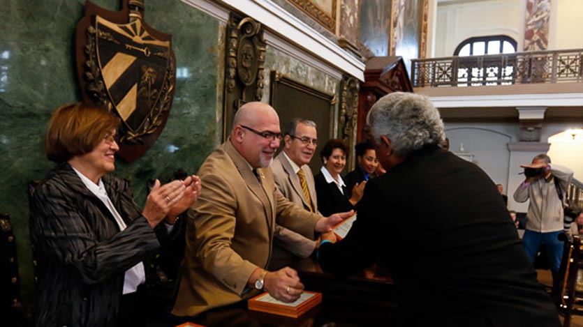 Premio a tesis de doctorado de especialista avileño