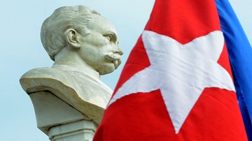 busto de martí y bandera cubana