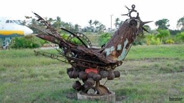 Gallina hecha con chatarra