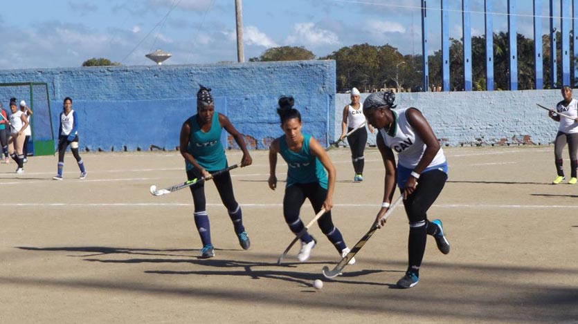 Ciego de Ávila y Las Tunas en la final del hockey femenino