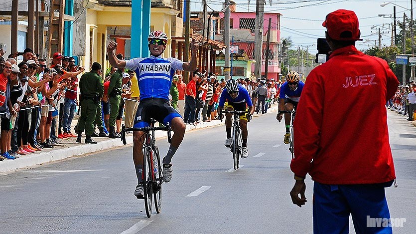 Ciclistas alegres 
