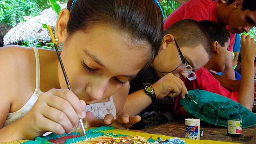 Niños dibujando
