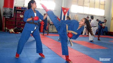 niñas caratecas