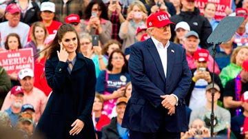 Hope Hicks y Donald Trump