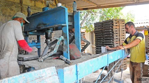 Mini-industria de construcción ubicada en el municipio de Gaspar