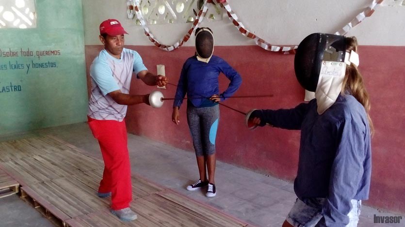 Benigno Cedeño entrenador de esgrima