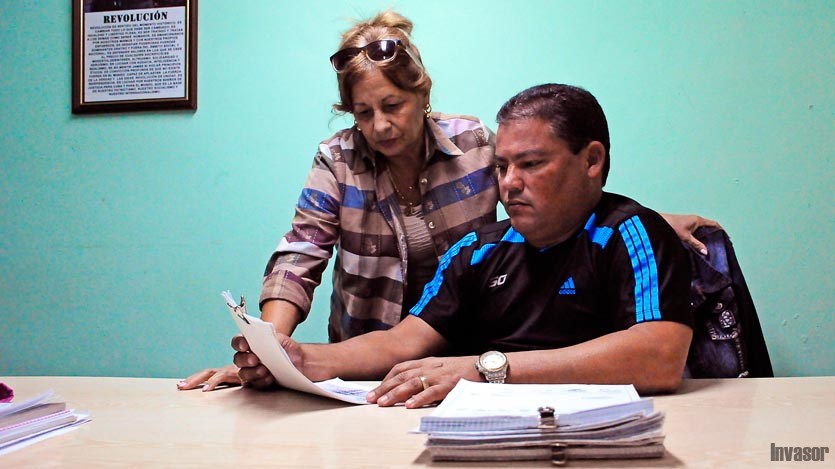 Directora y subdirector de contabilidad