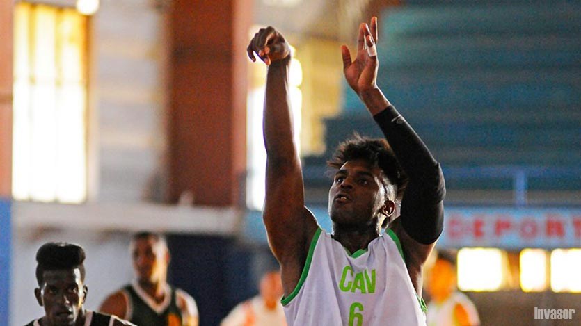 Dáiner Martínez basquebolista