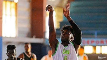 Dáiner Martínez basquebolista
