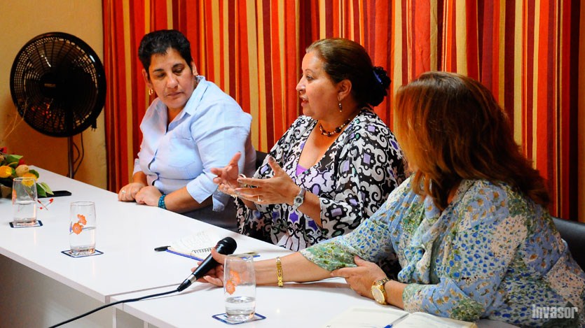 Debaten féminas avileñas 