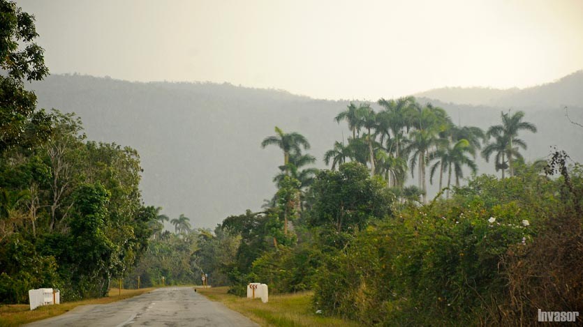 Carretera y montañas