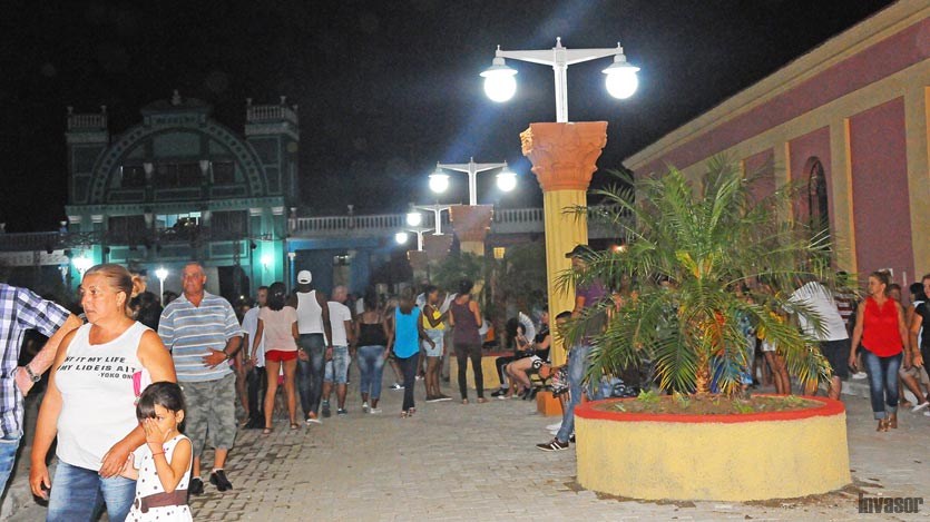 Afueras del teatro Reguero