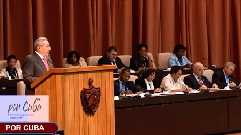 Rául Castro y los delegados