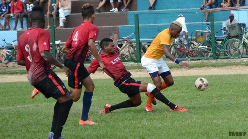 Partido de fútbol de los Tiburones