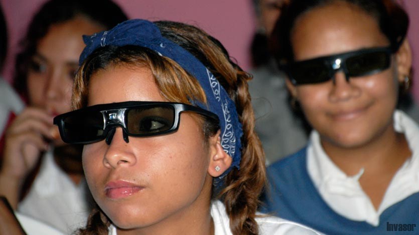 Niña con gafas 3D