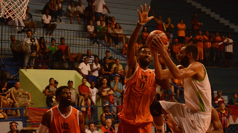 Cuarto juego de la final de baloncesto