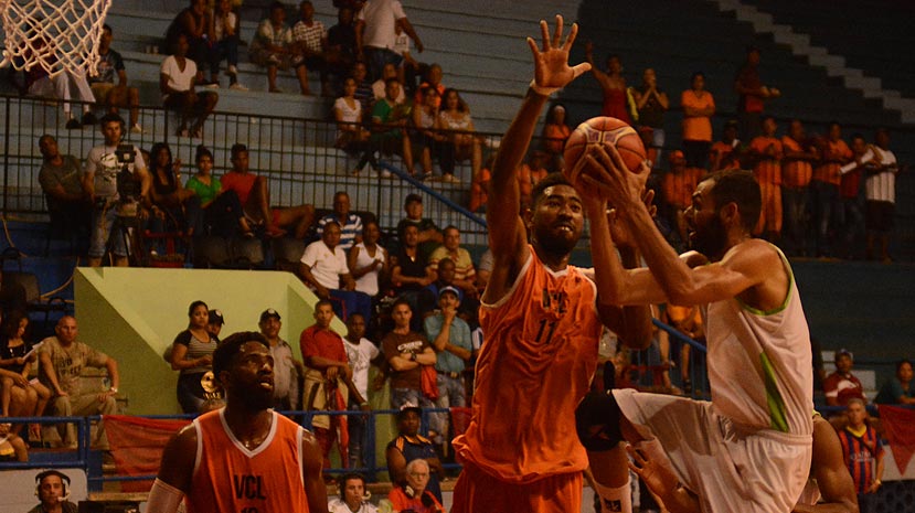 Cuarto juego de la final de baloncesto