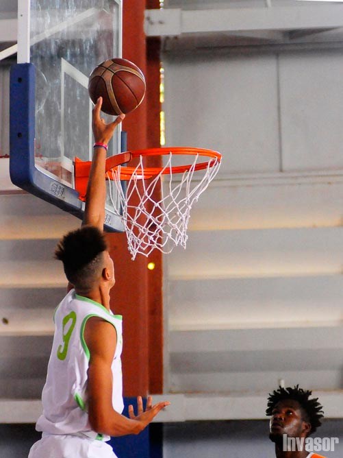 Jugador de baloncesto Pedro Bombino
