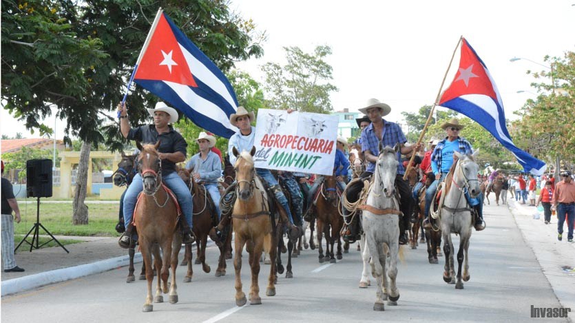 Agropecuarios del Minint a caballo
