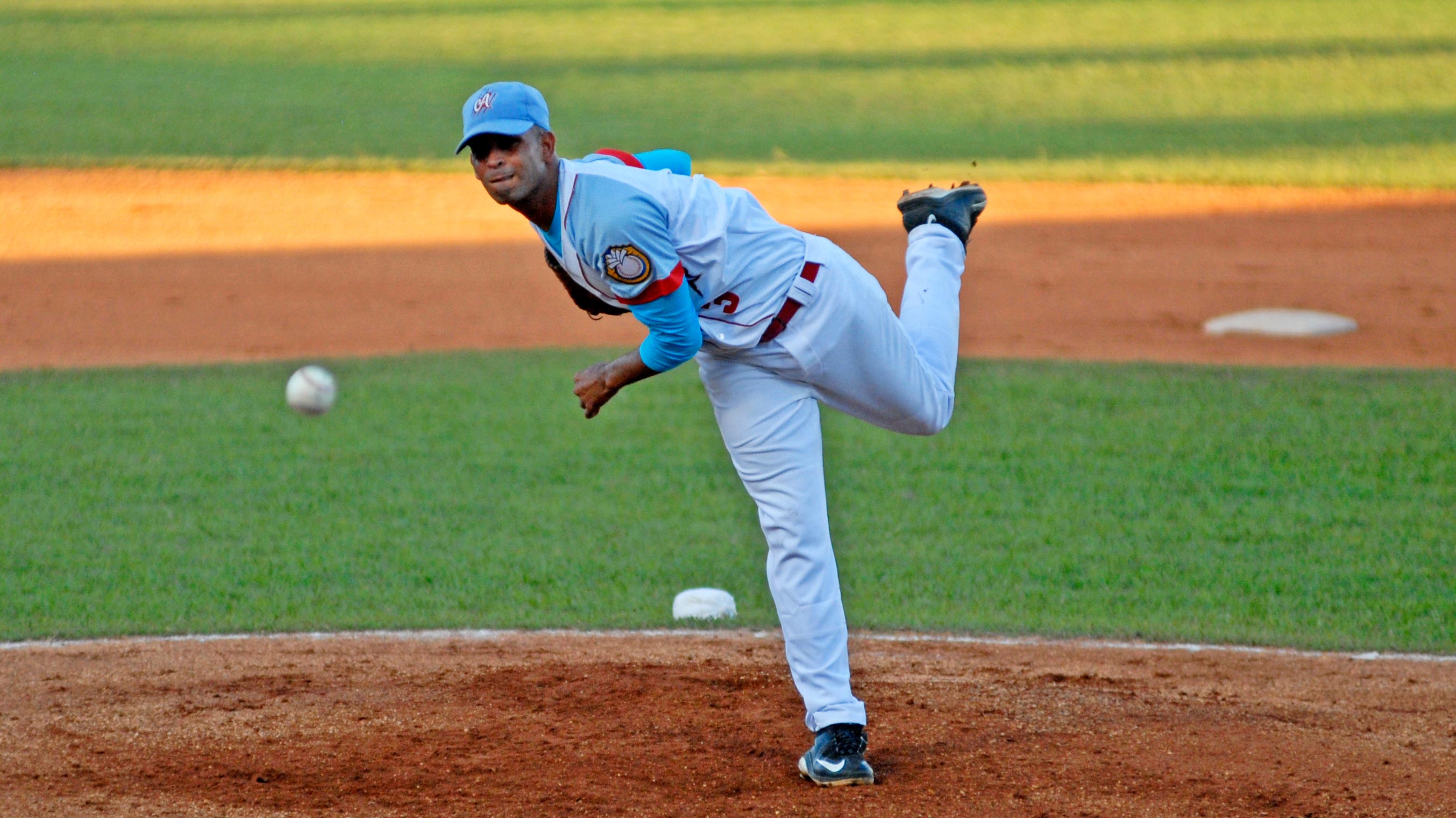 Yunser Corrales, pelotero