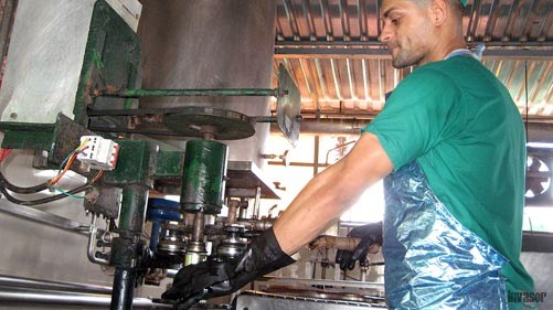 Operador de una de las máquinas