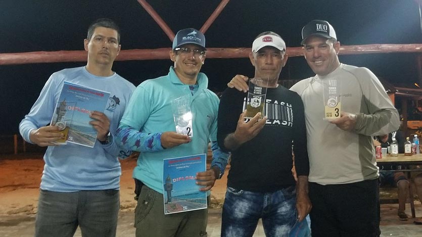 Ganadores con sus trofeos