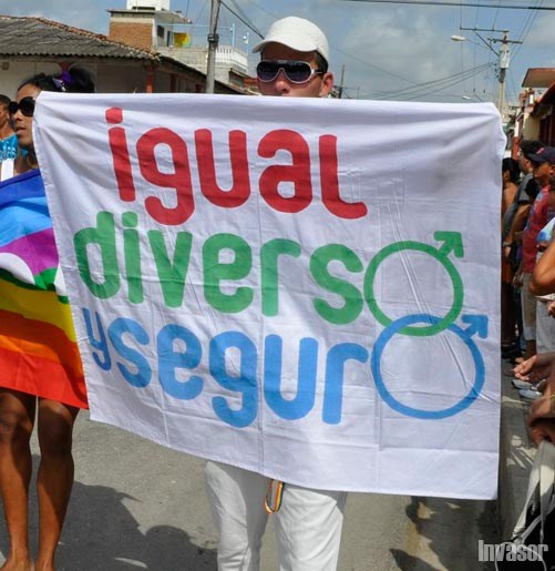 Cartel igual, diverso, seguro