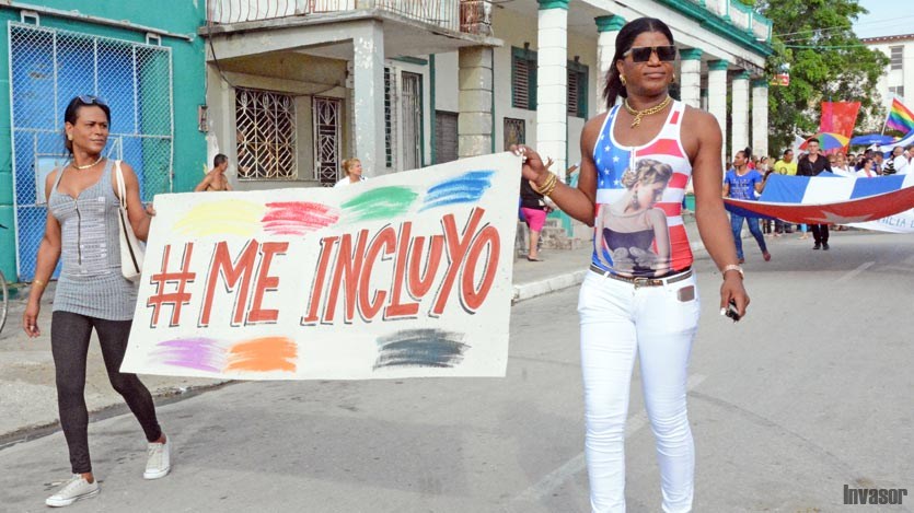 Personas con cartel #Me incluyo