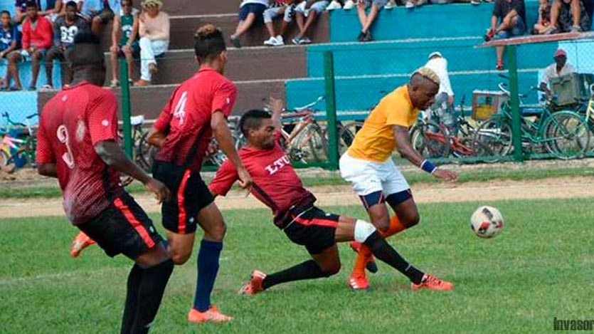 Partido de fútbol de los Tiburones
