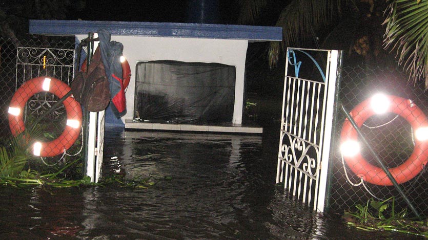 Puesto de venta con agua hasta el mostrador