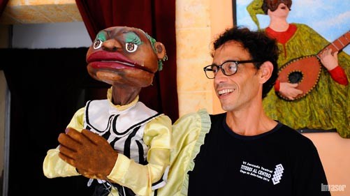 Rafael y su títere, Raiza