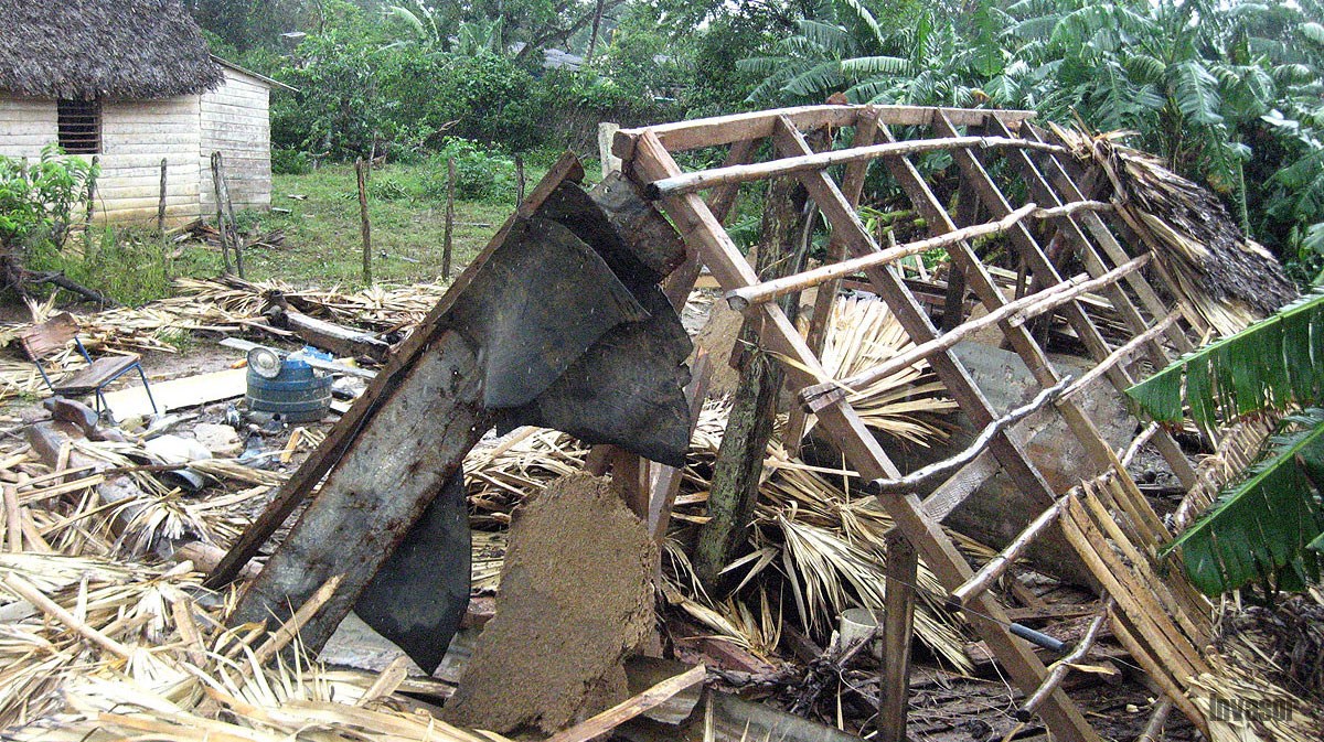 inter casa derrumbe tornado
