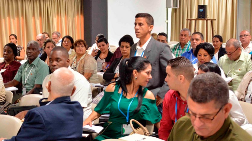 Jóvenes en las comisiones de la Asamblea Nacional del Poder Popular