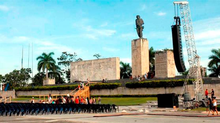 Acto en el mausoleo
