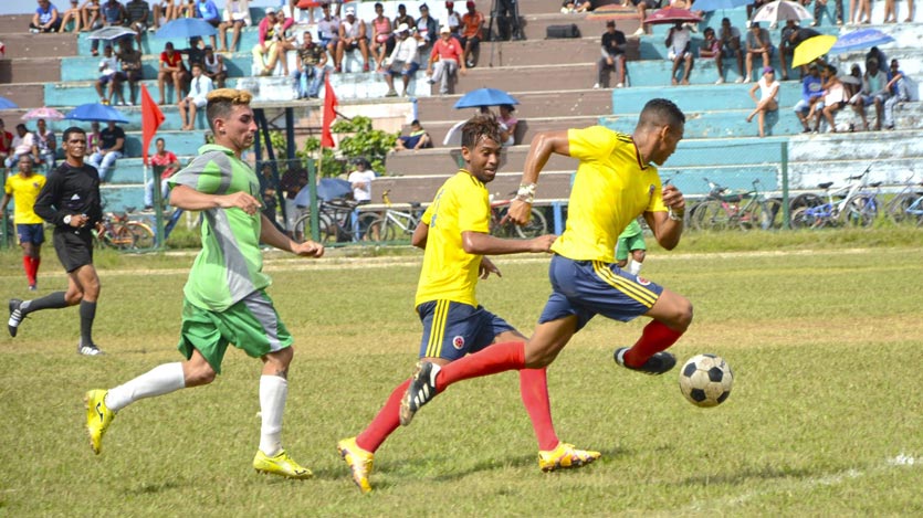 Partido de fútbol de los Tiburones