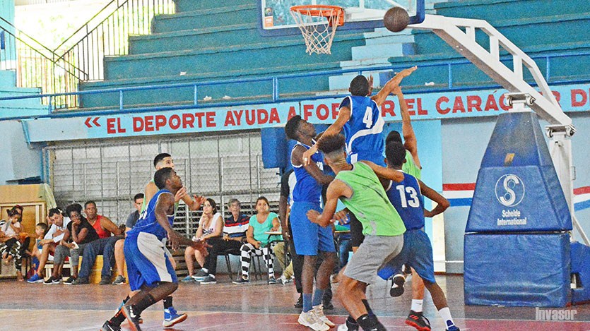 Juego de baloncesto