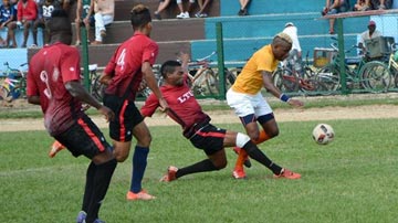 Partido de fútbol de los Tiburones