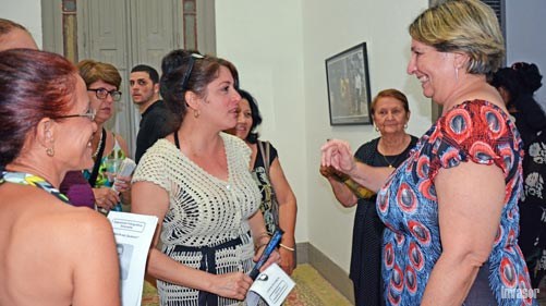 María de los Ángeles conversa con el público