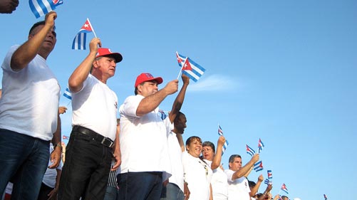 Personas con banderas