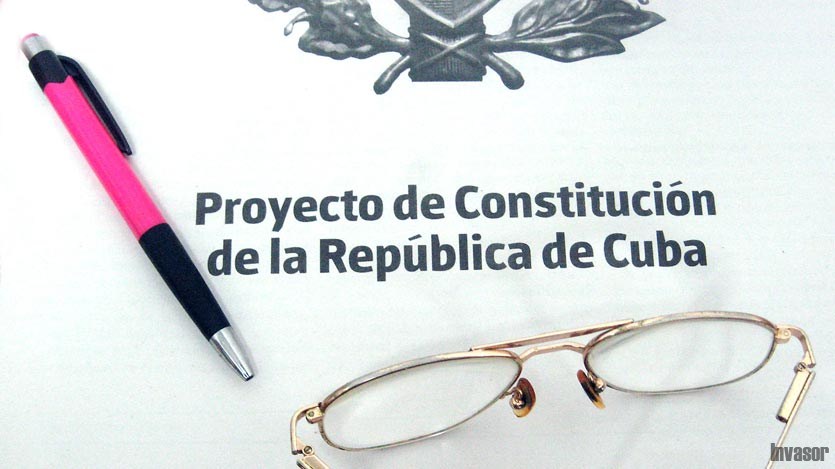 Venta del tabloide del proyecto constitucional