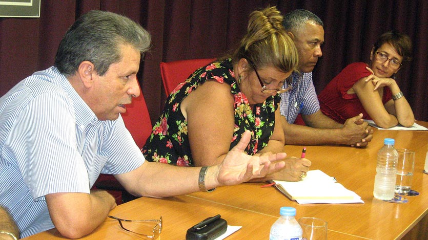 Víctor Gaute López dilaogando