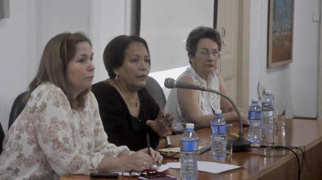 Periodistas hablan sobre el proceso de reforma constitucional 