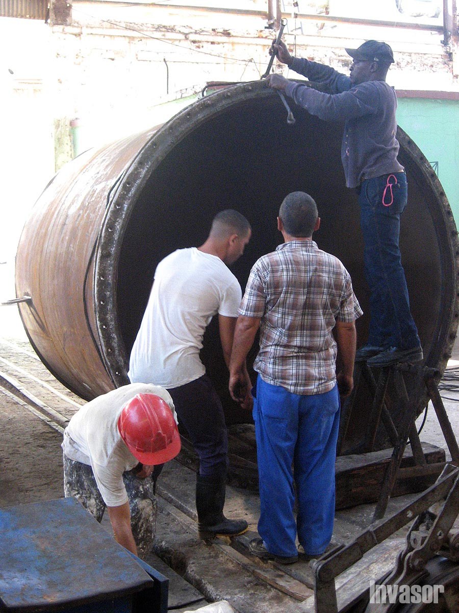Hombres trabajadores central