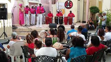 Personas bailando rumba