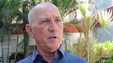 Carlos Blanco conversa con Invasor