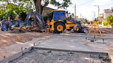 Reparación de salideros en la calle