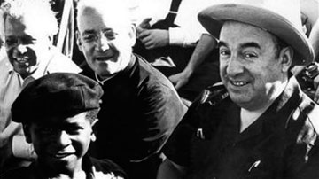 Neruda junto a Nicólas Guillen